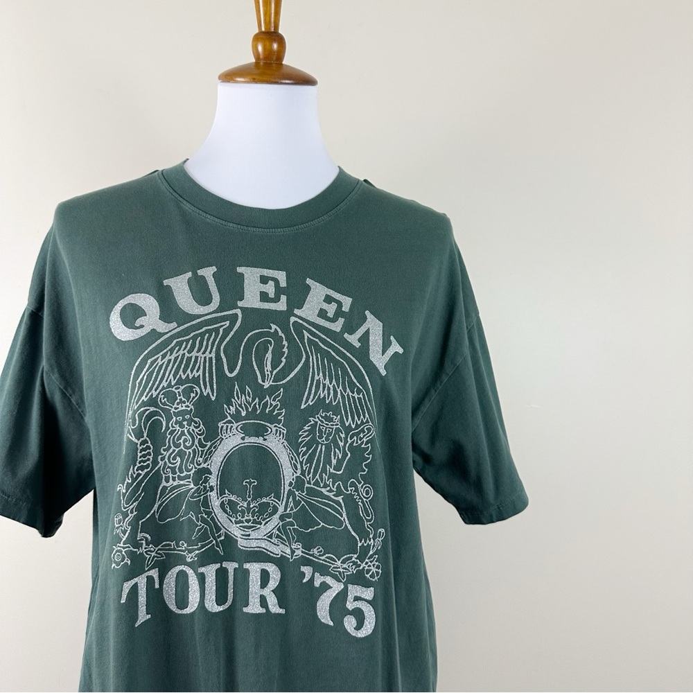 American Eagle Queen Tour 1975 Tee XSmall Green Short Sleeve Metallic Graphic